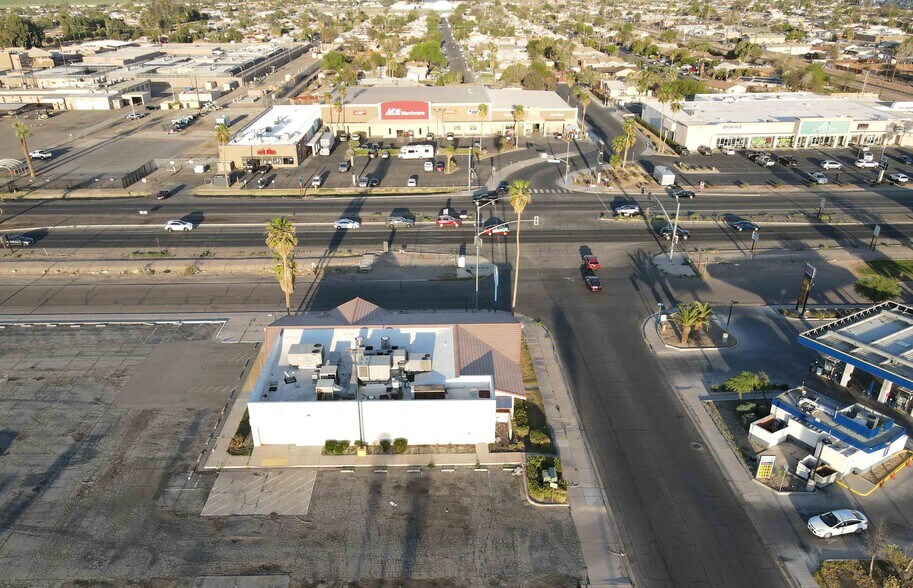1002 N Imperial Ave, El Centro, CA à louer - Photo de l’immeuble – Image 3 sur 4