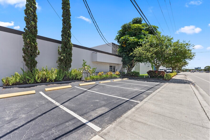 950 SW 12th Ave, Pompano Beach, FL à vendre - Photo de l’immeuble – Image 2 sur 46