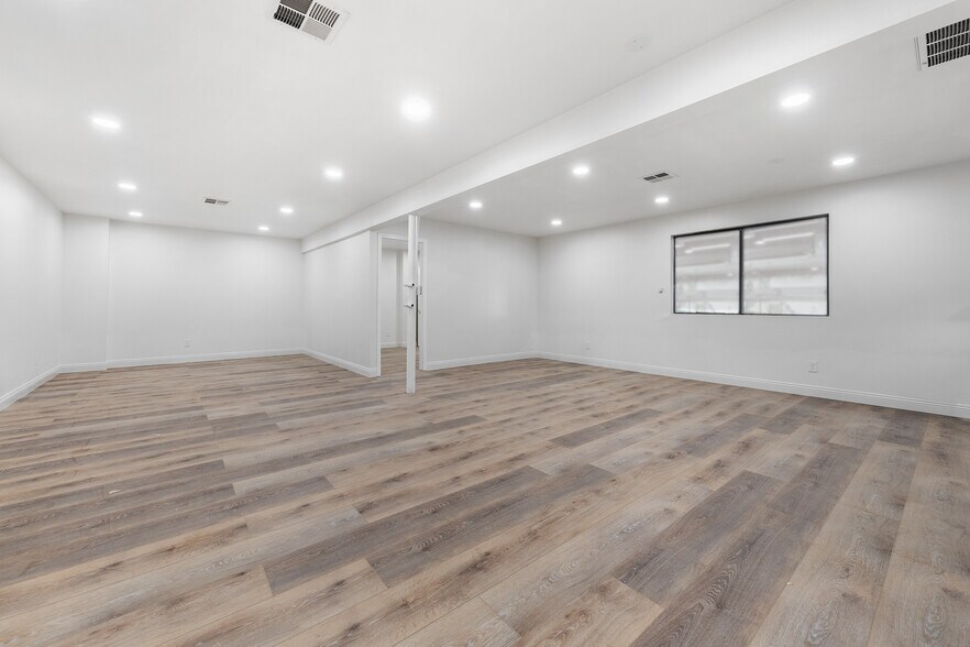 20601 Santa Lucia St. portefeuille de 2 biens à vendre sur LoopNet.fr - Photo intérieure – Image 3 sur 6