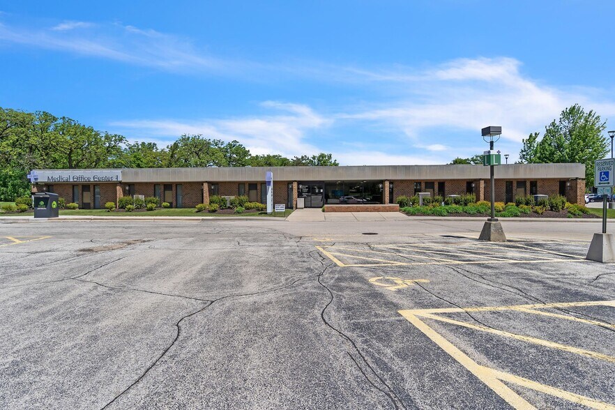 27790 W Highway 22, Barrington, IL à louer - Photo de l’immeuble – Image 3 sur 9