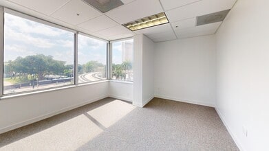100 N Biscayne Blvd, Miami, FL à louer Photo de l’immeuble– Image 1 sur 7