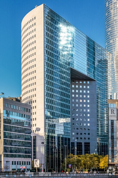 11-13 Cours Valmy, Puteaux à louer - Photo principale – Image 1 sur 15