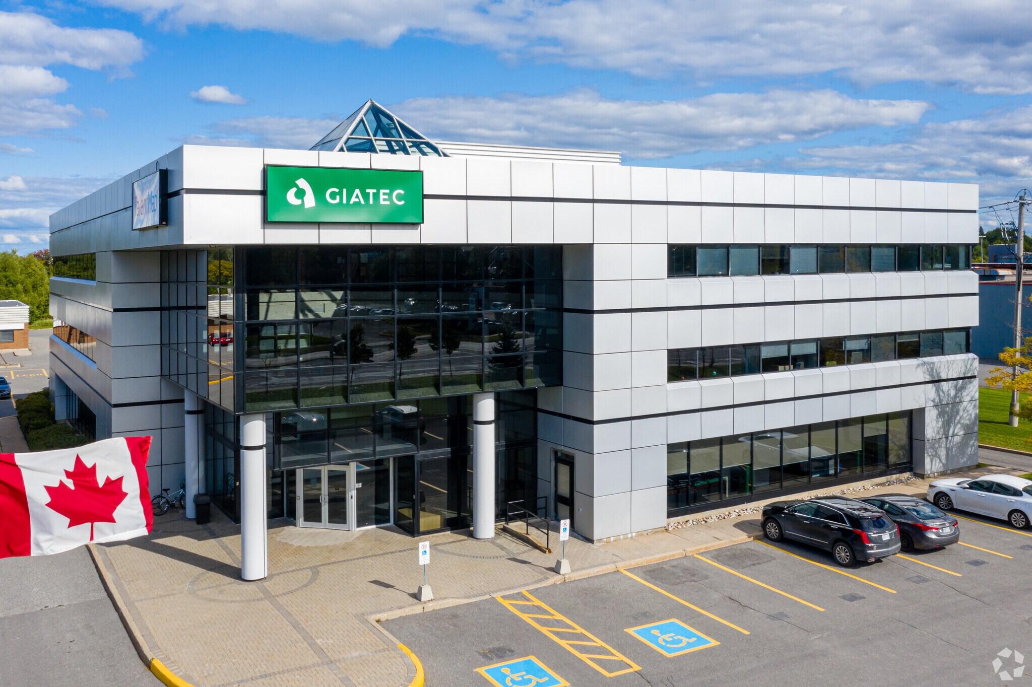 245 Menten Pl, Ottawa, ON à louer Photo de l’immeuble– Image 1 sur 16