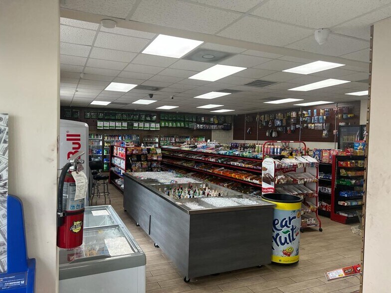 8506 Mesa Dr, Houston, TX à vendre - Photo intérieure – Image 2 sur 5