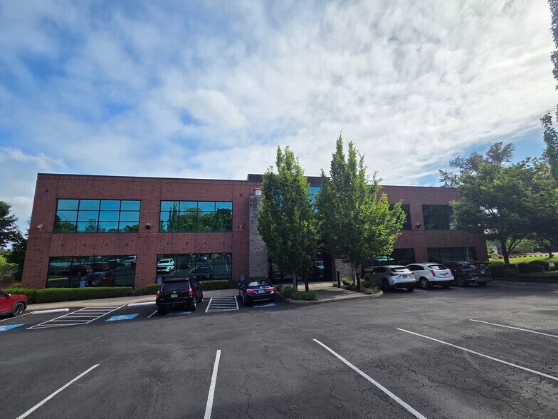 8050 SW Warm Springs St, Tualatin, OR à louer - Photo de l’immeuble – Image 3 sur 18