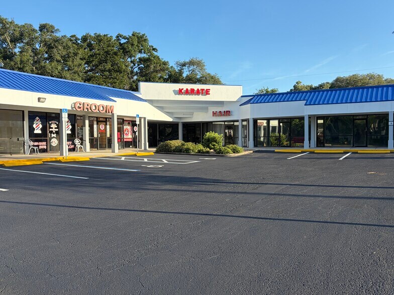 823 County Road 1, Palm Harbor, FL à louer - Photo de l’immeuble – Image 3 sur 4