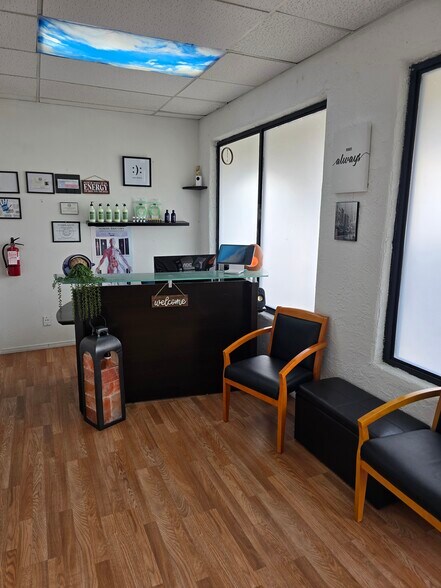 300 N Resler Dr, El Paso, TX à louer - Photo de l’immeuble – Image 3 sur 10
