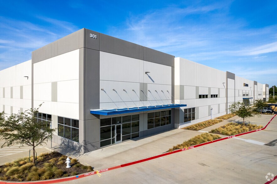 301 Vista Ridge Mall Dr, Lewisville, TX à louer - Photo principale – Image 1 sur 4