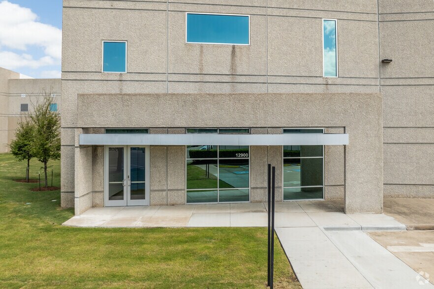 12900 W Airport Blvd, Sugar Land, TX à louer - Photo de l’immeuble – Image 2 sur 7