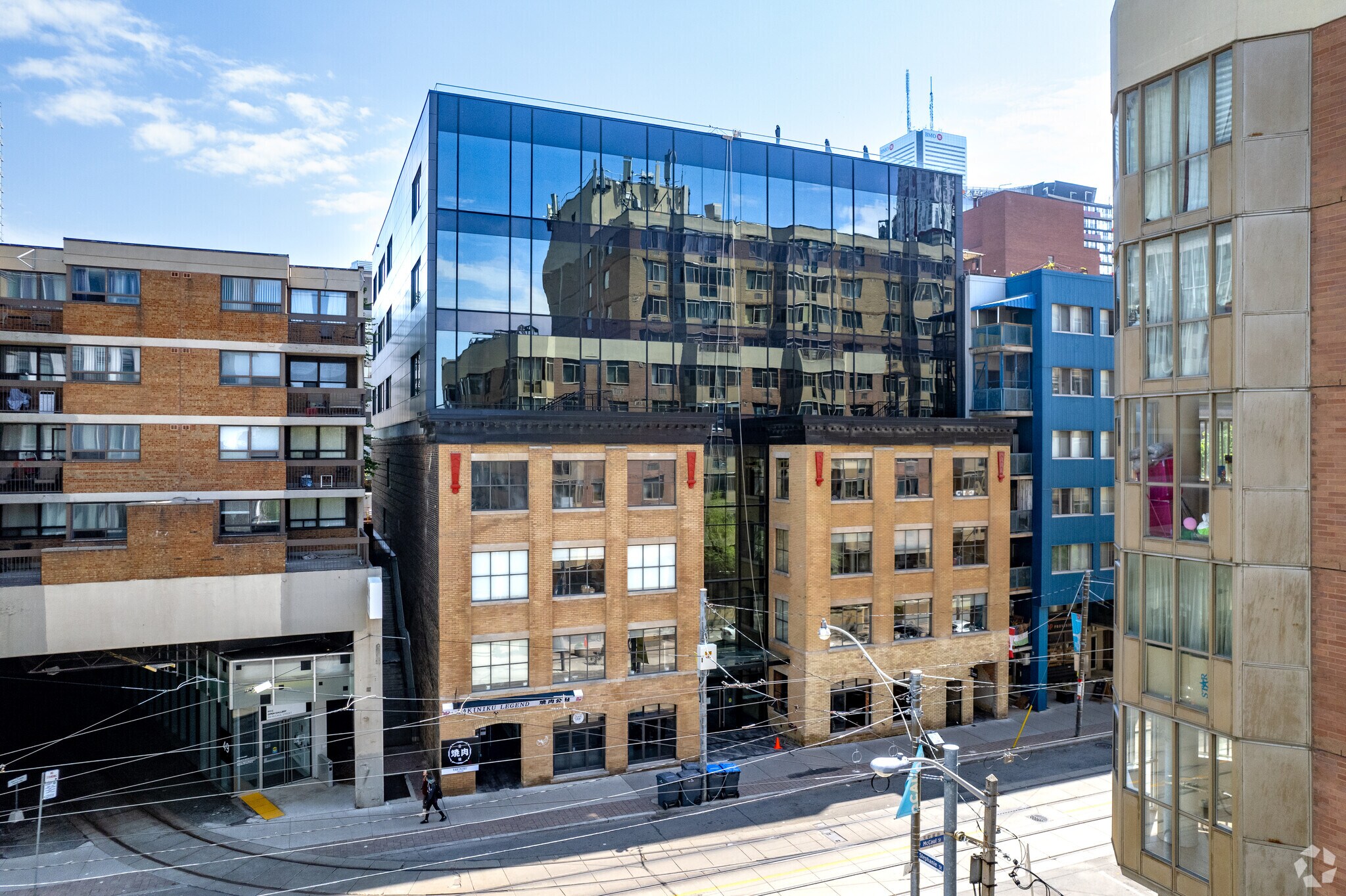 35 McCaul St, Toronto, ON à louer Photo de l’immeuble– Image 1 sur 4
