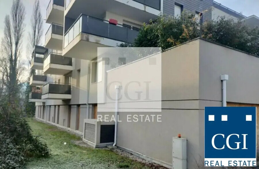 Local d’activités dans Meylan à louer - Photo de l’immeuble – Image 3 sur 12