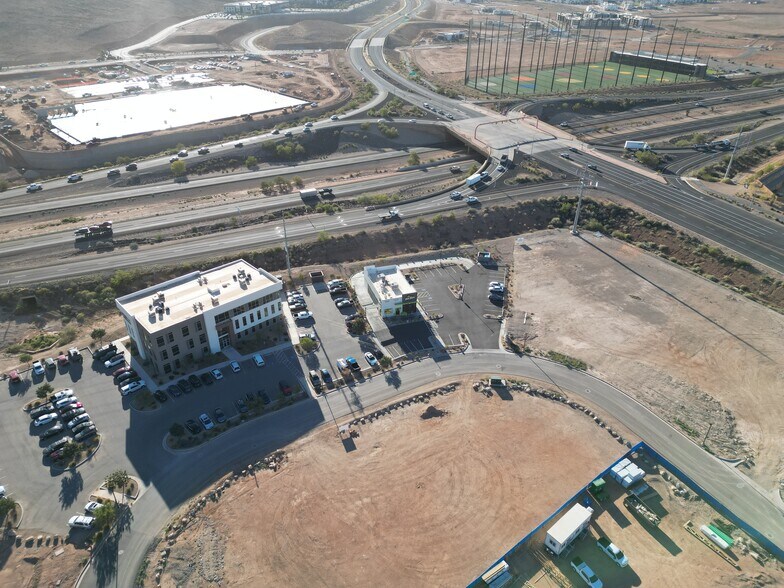 4655 S Pioneer Rd, Saint George, UT à louer - Photo de l’immeuble – Image 3 sur 7