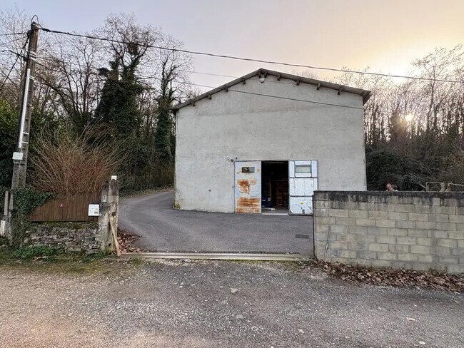 Plus de détails pour Local d’activités à vendre