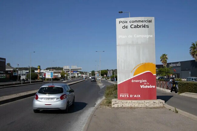 Plus de détails pour Local commercial à louer