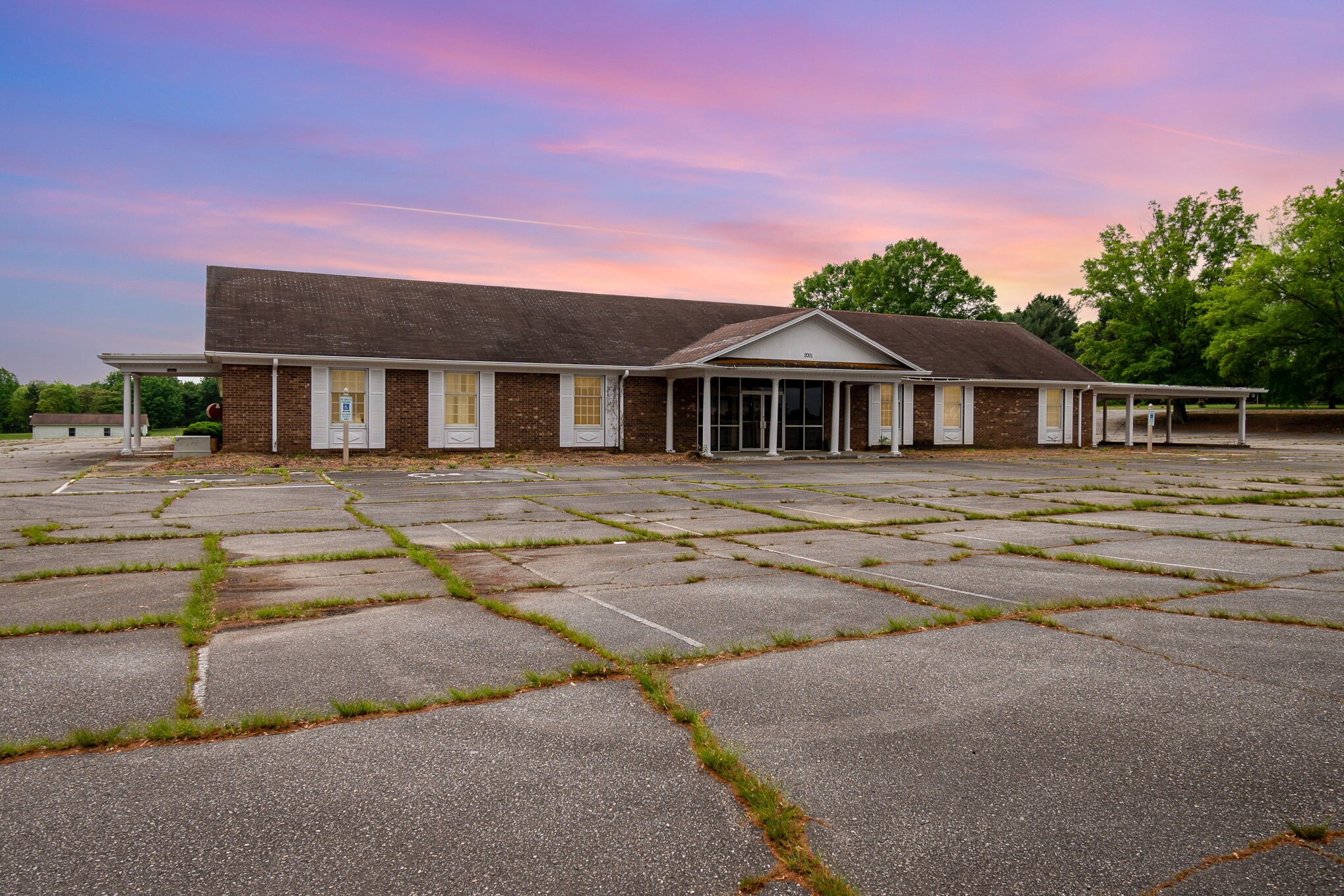 2001 W Main St, Yadkinville, NC à vendre Photo principale– Image 1 sur 55