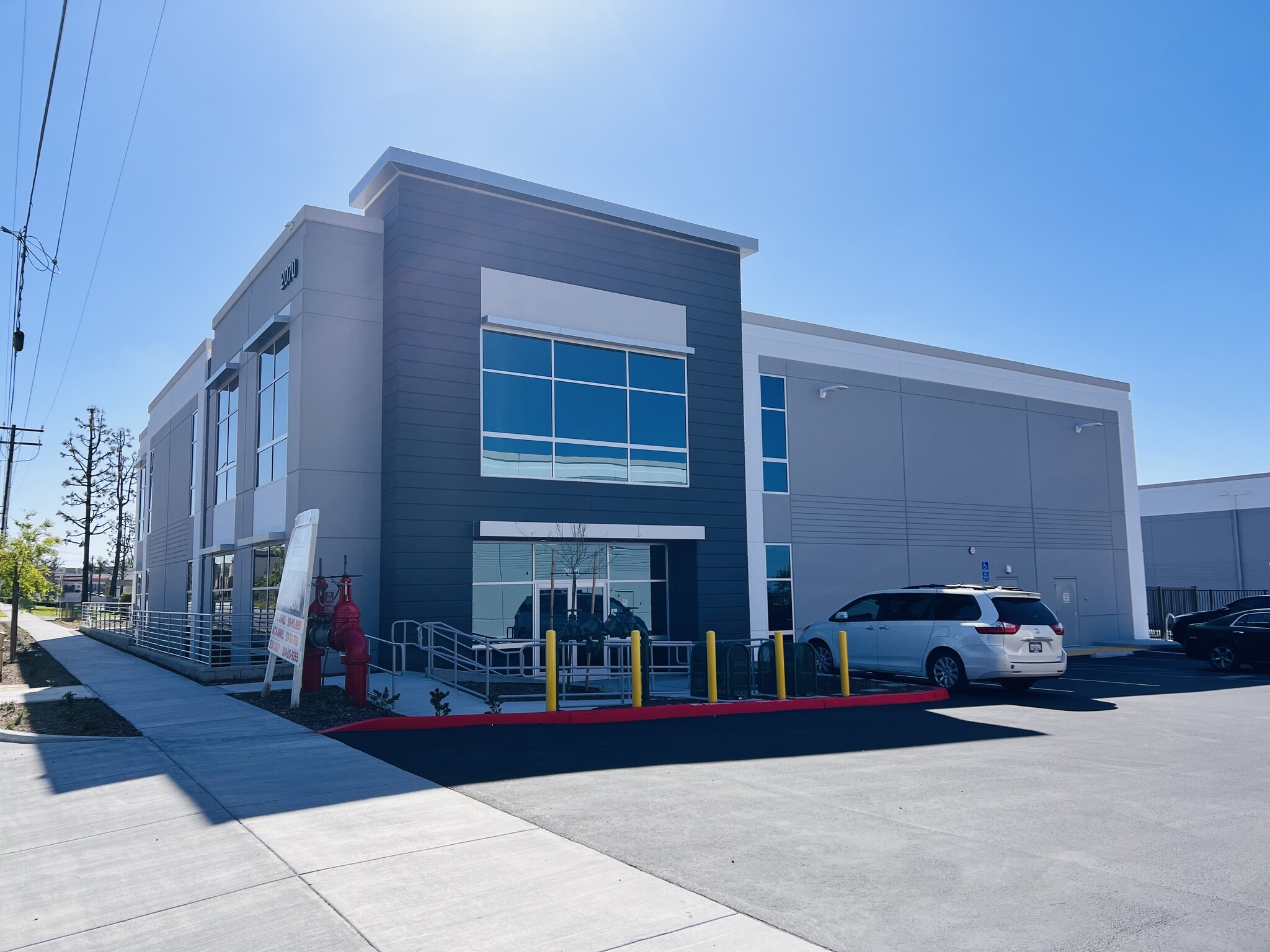 2070 W 11th St, Upland, CA à louer Photo principale– Image 1 sur 10