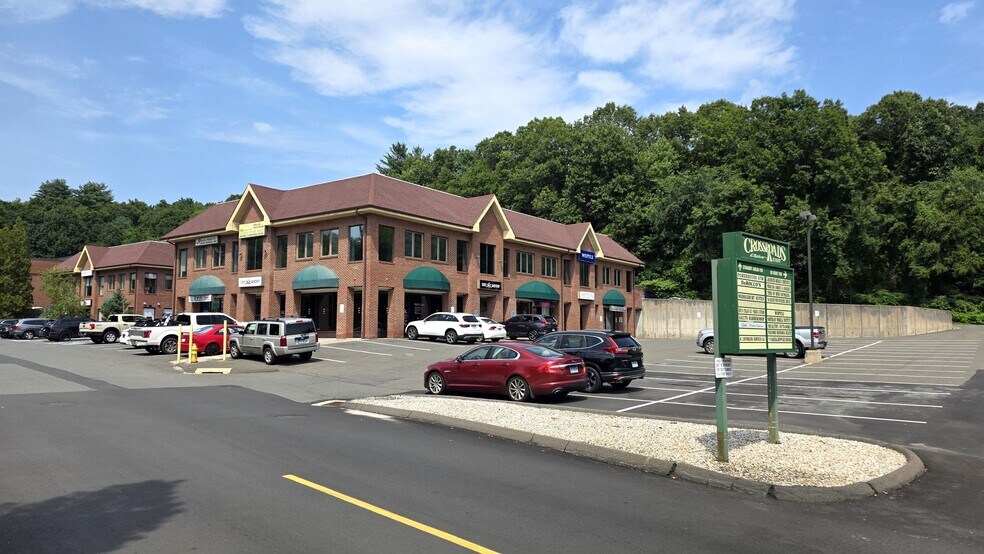900 Straits Tpke, Middlebury, CT à louer - Photo de l’immeuble – Image 3 sur 3