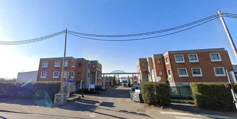 Local d’activités dans Chassieu à louer Photo de l’immeuble– Image 1 sur 2