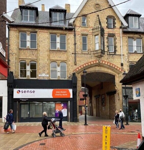 2 Regent St, Wrexham à vendre - Photo de l’immeuble – Image 3 sur 5