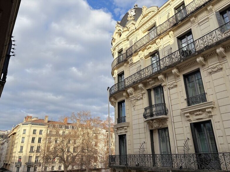 Rue Stella, Lyon à louer - Photo de l’immeuble – Image 2 sur 9