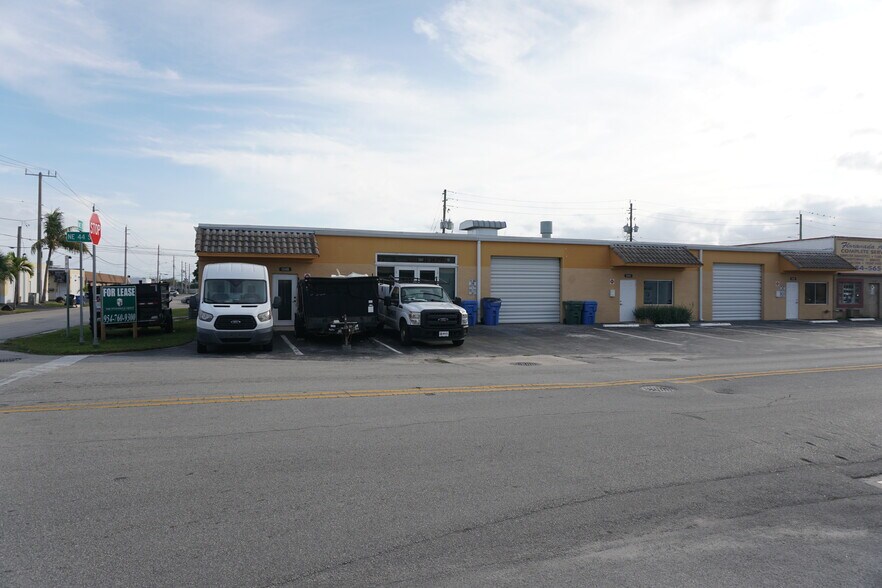 1042-1048 NE 44th St, Oakland Park, FL à vendre - Photo de l’immeuble – Image 3 sur 21