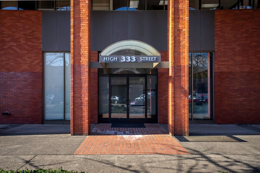 333 High St NE, Salem, OR à louer - Photo de l’immeuble – Image 2 sur 16