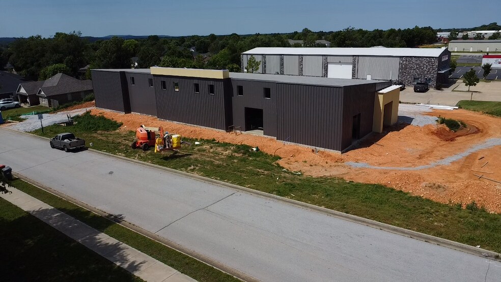 2919 E Robinson Ave, Springdale, AR à louer - Photo de l’immeuble – Image 3 sur 7