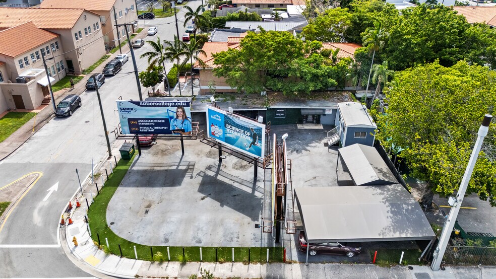 201 SW 37th Ave, Miami, FL à vendre - Photo de l’immeuble – Image 2 sur 9