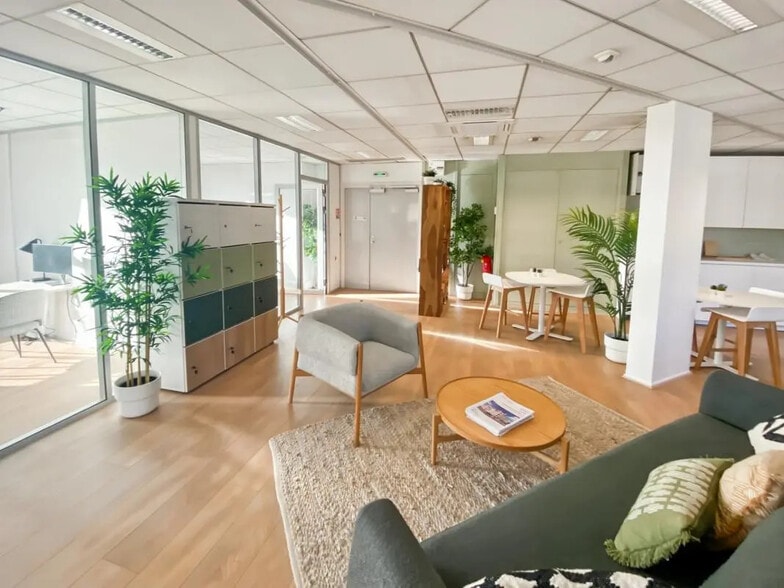 Bureau dans Saint-Maur-des-Fossés à louer - Photo de l’immeuble – Image 3 sur 7