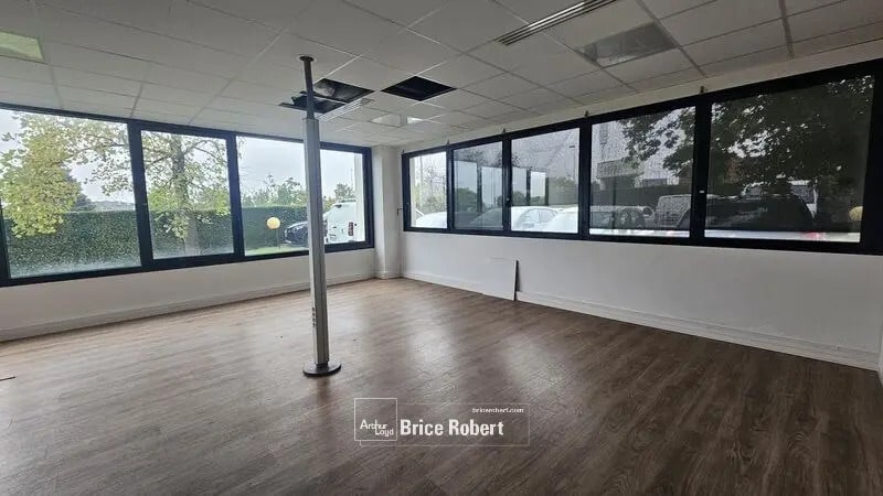 Bureau dans Bron à louer Photo de l’immeuble– Image 1 sur 7