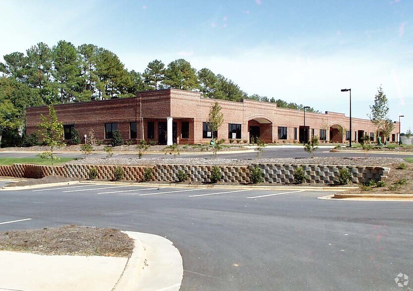 123 Capcom Ave, Wake Forest, NC à louer - Photo de l’immeuble – Image 2 sur 33