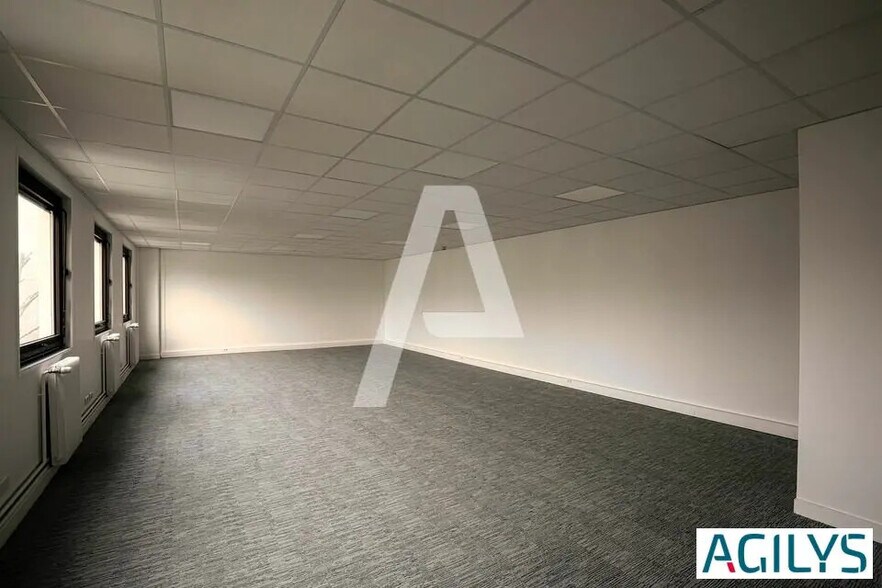 Bureau dans Lisses à louer - Photo intérieure – Image 3 sur 5