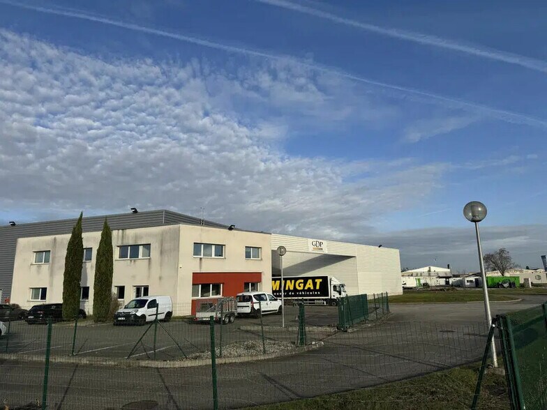 Bureau dans Meyzieu à louer - Photo de l’immeuble – Image 2 sur 4