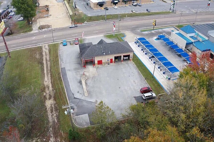 1052 Mineral Wells Ave, Paris, TN à vendre - Photo de l’immeuble – Image 2 sur 5