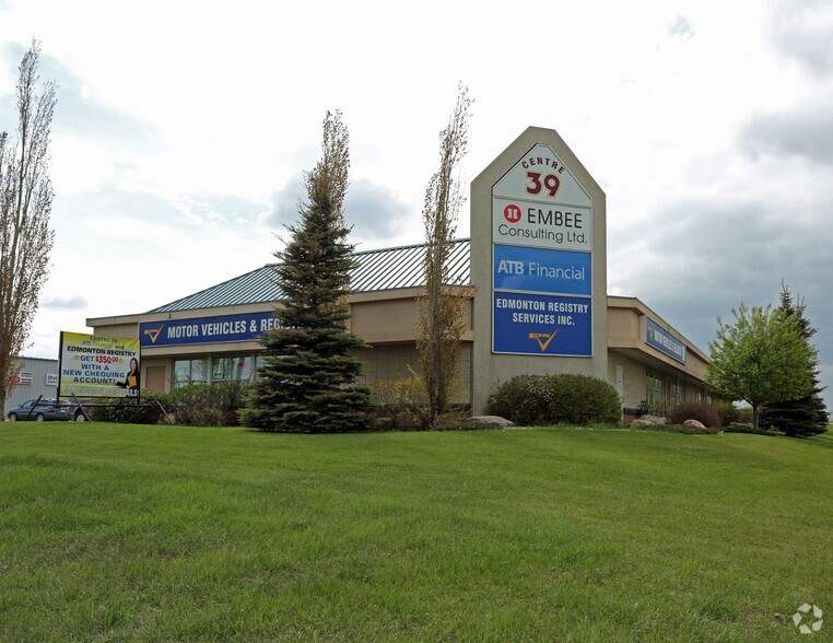 9109 39th Ave NW, Edmonton, AB à louer - Photo principale – Image 1 sur 2