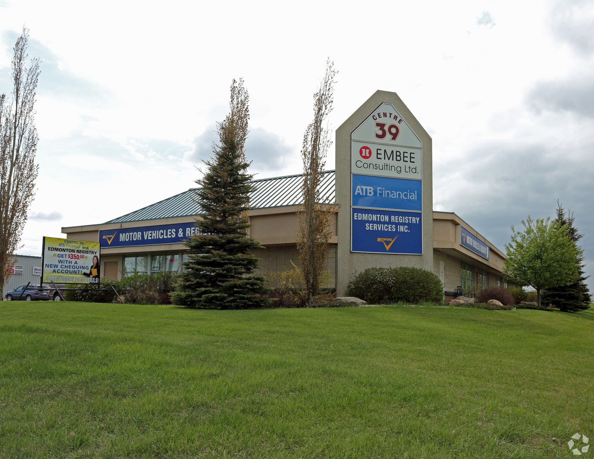 9109 39th Ave NW, Edmonton, AB à louer Photo principale– Image 1 sur 3