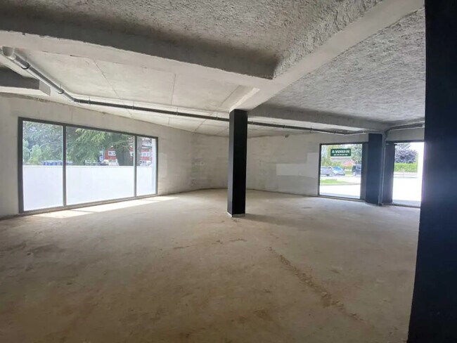 Plus de détails pour Local commercial à louer