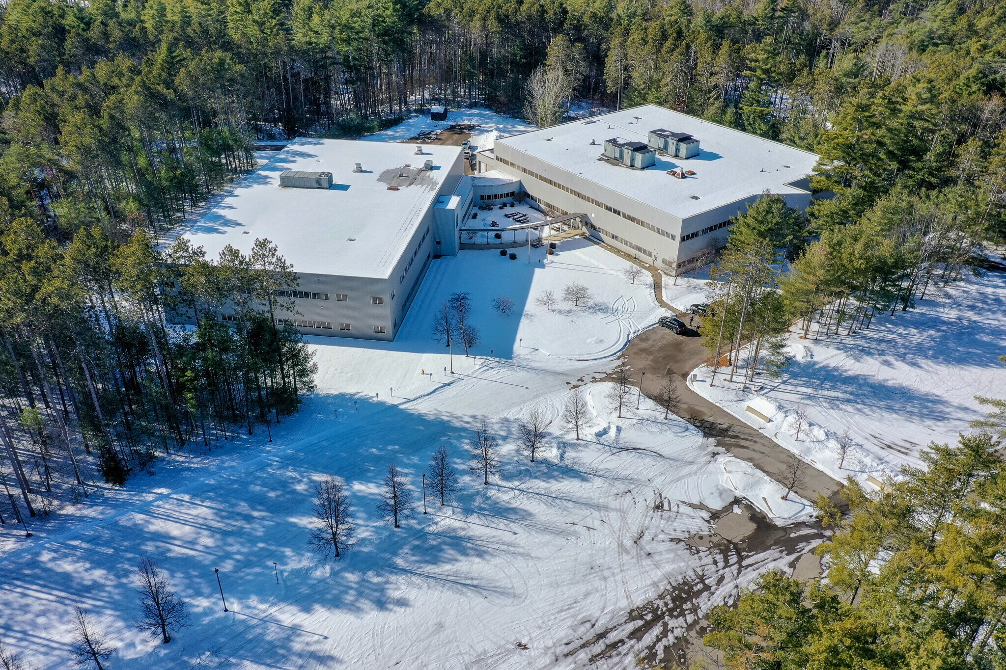 19 Thompson Dr, Essex, VT à louer Photo de l’immeuble– Image 1 sur 15