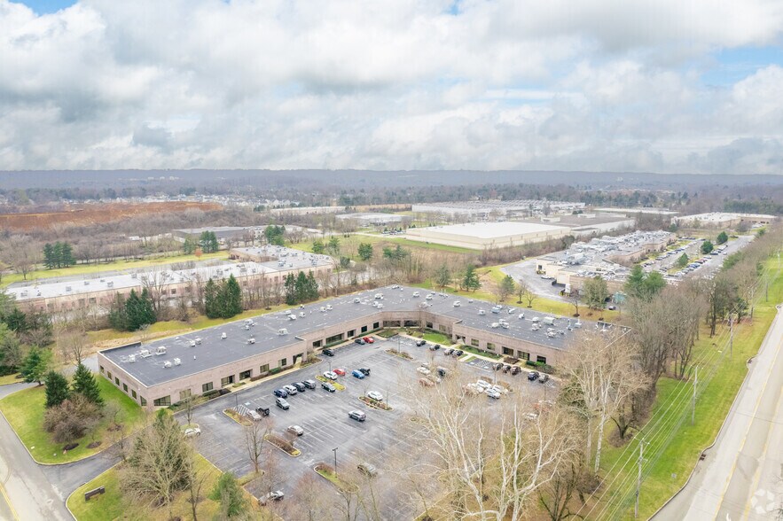 2-30 Spring Mill Dr, Malvern, PA à louer - Aérien – Image 2 sur 16