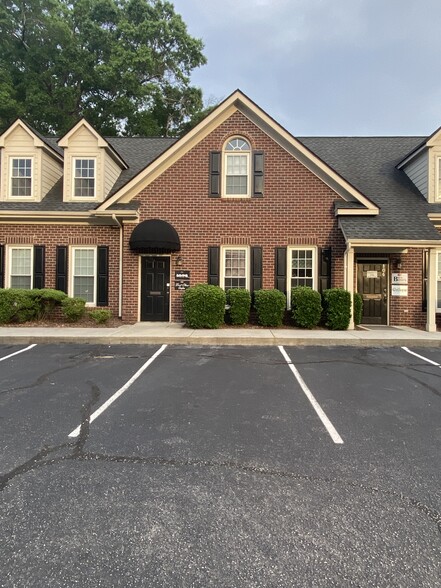 2018 Fort Bragg Rd, Fayetteville, NC à louer - Photo de l’immeuble – Image 1 sur 3