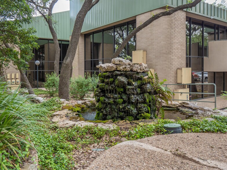 4210 Spicewood Springs Rd, Austin, TX à vendre - Photo de l’immeuble – Image 3 sur 18