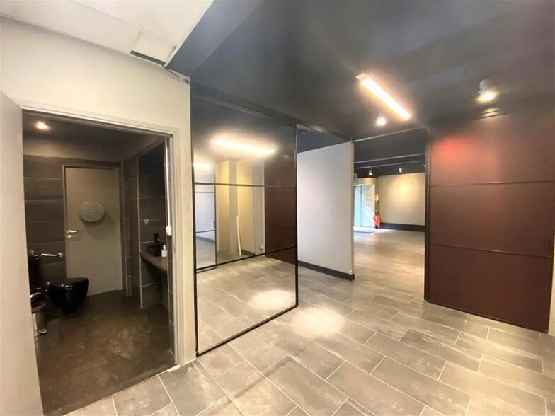 Bureau dans Paris à louer - Photo de l’immeuble – Image 2 sur 9