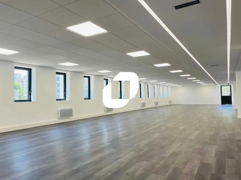 Bureau dans Nanterre à louer - Photo de l’immeuble – Image 1 sur 5