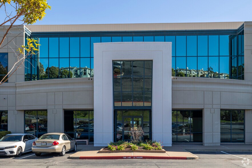 3280 Bayshore Blvd, Brisbane, CA à louer - Photo de l’immeuble – Image 3 sur 8