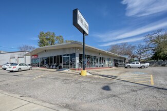 Plus de détails pour 202 N Frazier St, Conroe, TX - Local commercial à vendre