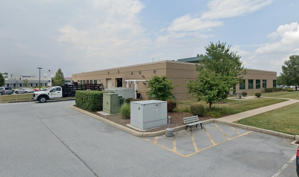 3909 Tecport Dr, Harrisburg, PA à vendre - Photo de l’immeuble – Image 3 sur 8