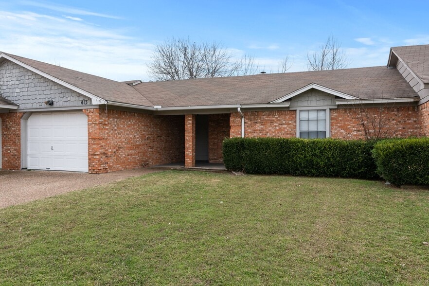 321 Asbury Dr, Saginaw, TX à vendre - Photo de l’immeuble – Image 3 sur 5
