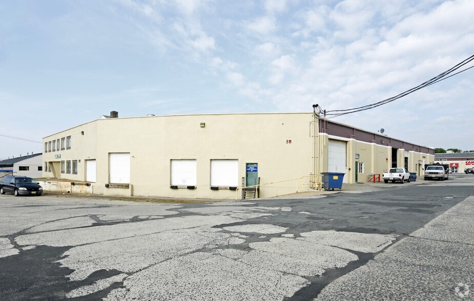 8 W Chimney Rock Rd, Bridgewater, NJ à louer - Photo de l’immeuble – Image 2 sur 13