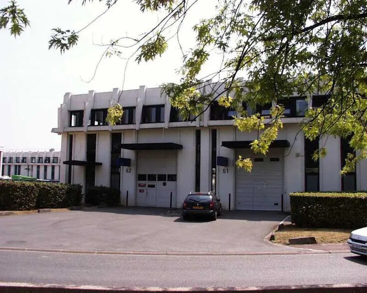 Local d’activités dans Évry-Courcouronnes à louer - Photo de l’immeuble – Image 2 sur 5