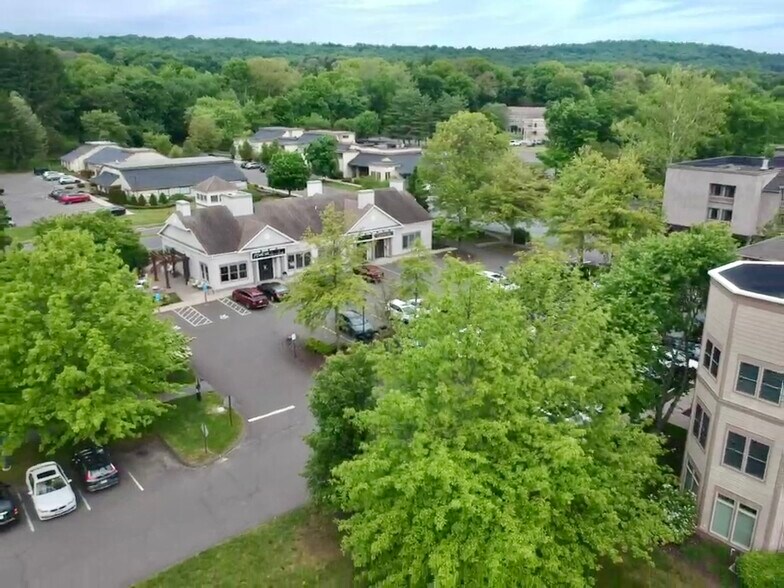 464 Heritage Rd, Southbury, CT à louer - Photo de l’immeuble – Image 2 sur 14